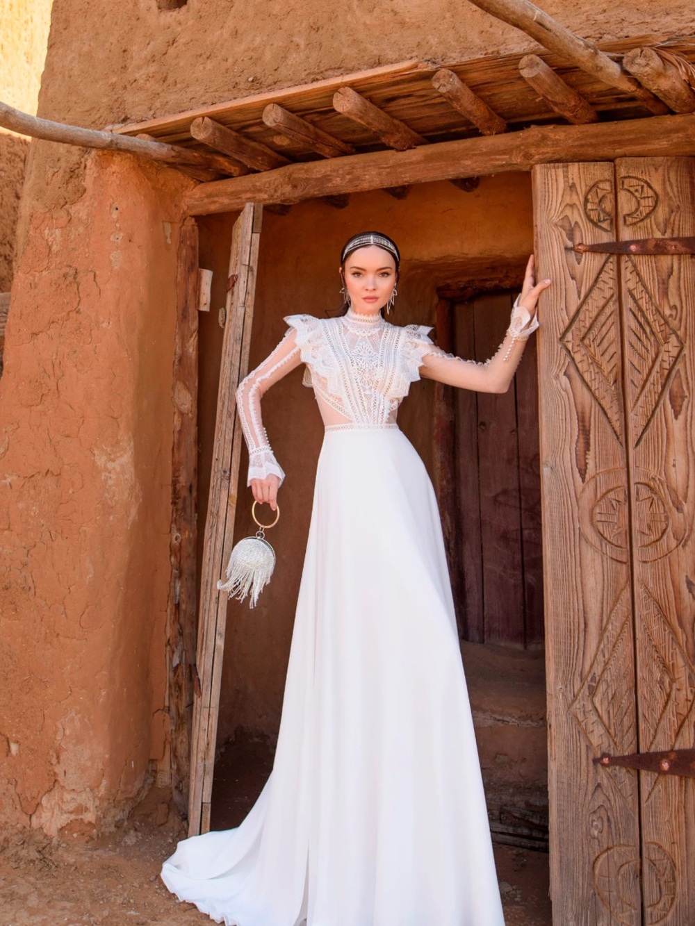 Elegant White Lace Bodice A-Line Wedding Dress - Women